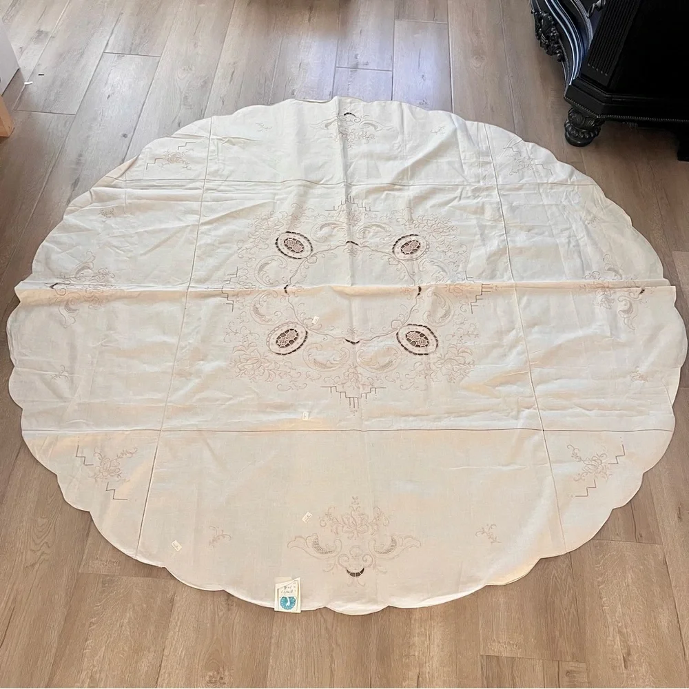 Vtg NWT Off White Embroidery Flowers Cut Out Linen Round Tablecloth Large 64”